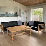 Сasa de vacaciones Well-maintained With Panoramic Views Of Begtrup Bay Knebel