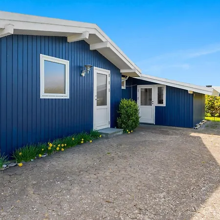 Well-maintained With Panoramic Views Of Begtrup Bay *
