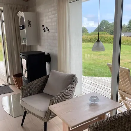 Well-maintained With Panoramic Views Of Begtrup Bay Semesterbostad *