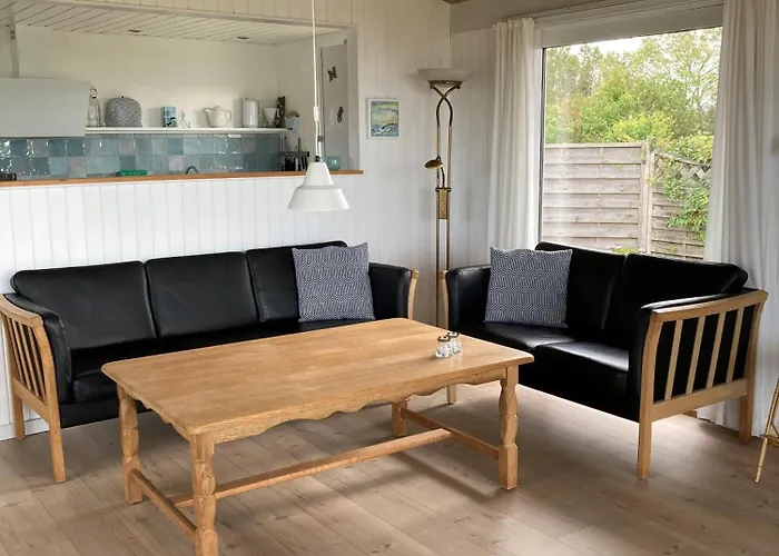 Сasa de vacaciones Well-maintained With Panoramic Views Of Begtrup Bay Knebel