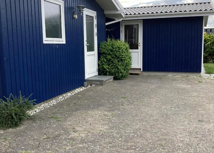 Well-maintained With Panoramic Views Of Begtrup Bay *